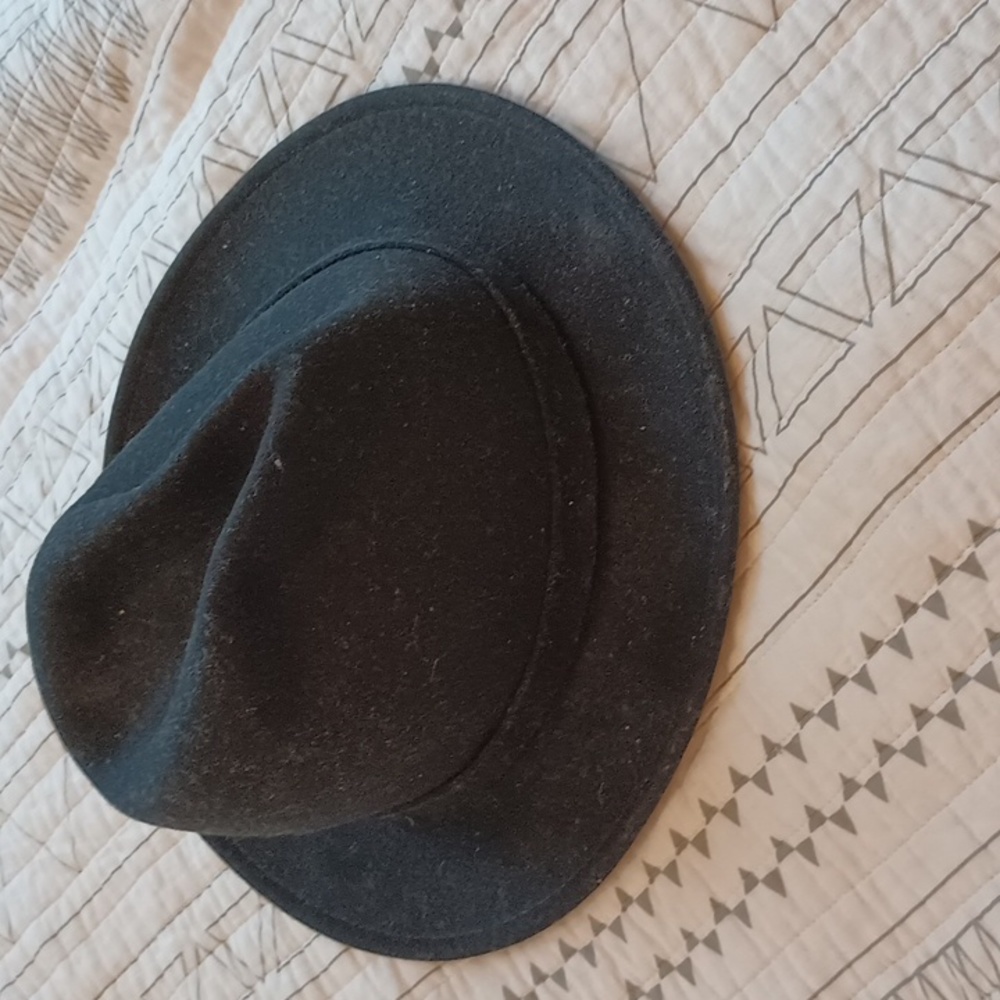 Wool hat - Picture 2 of 8